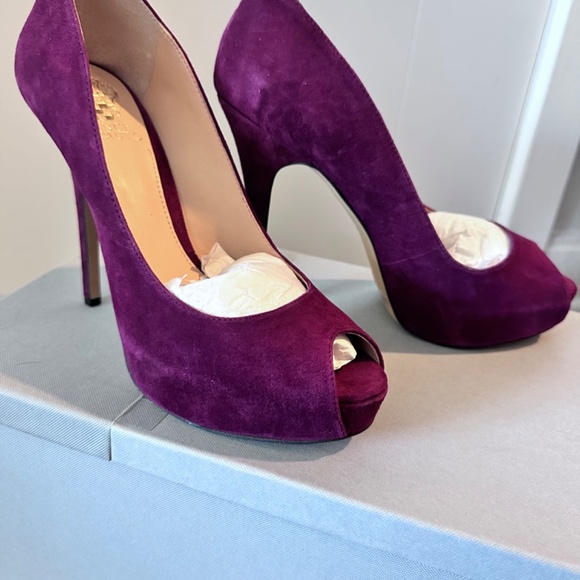 New vince camuto peep toe heels suede burgundy , 8,5 - Picture 3 of 5
